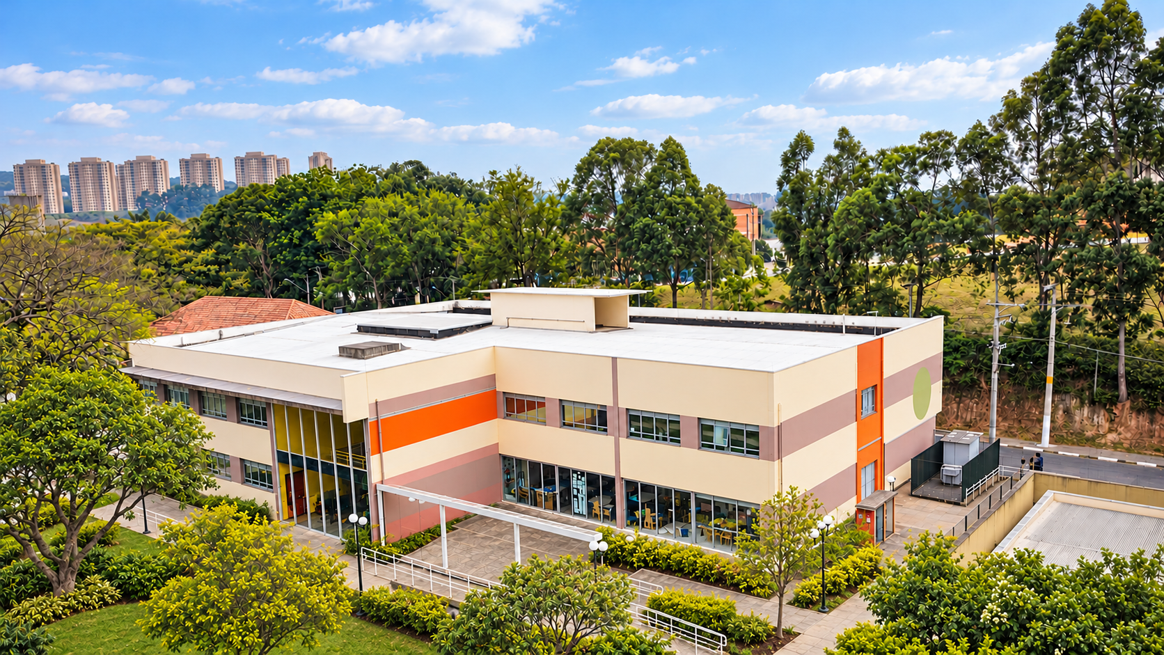 Vista superior da ETEC Prefeito Braz Paschoalin em Jandira/SP